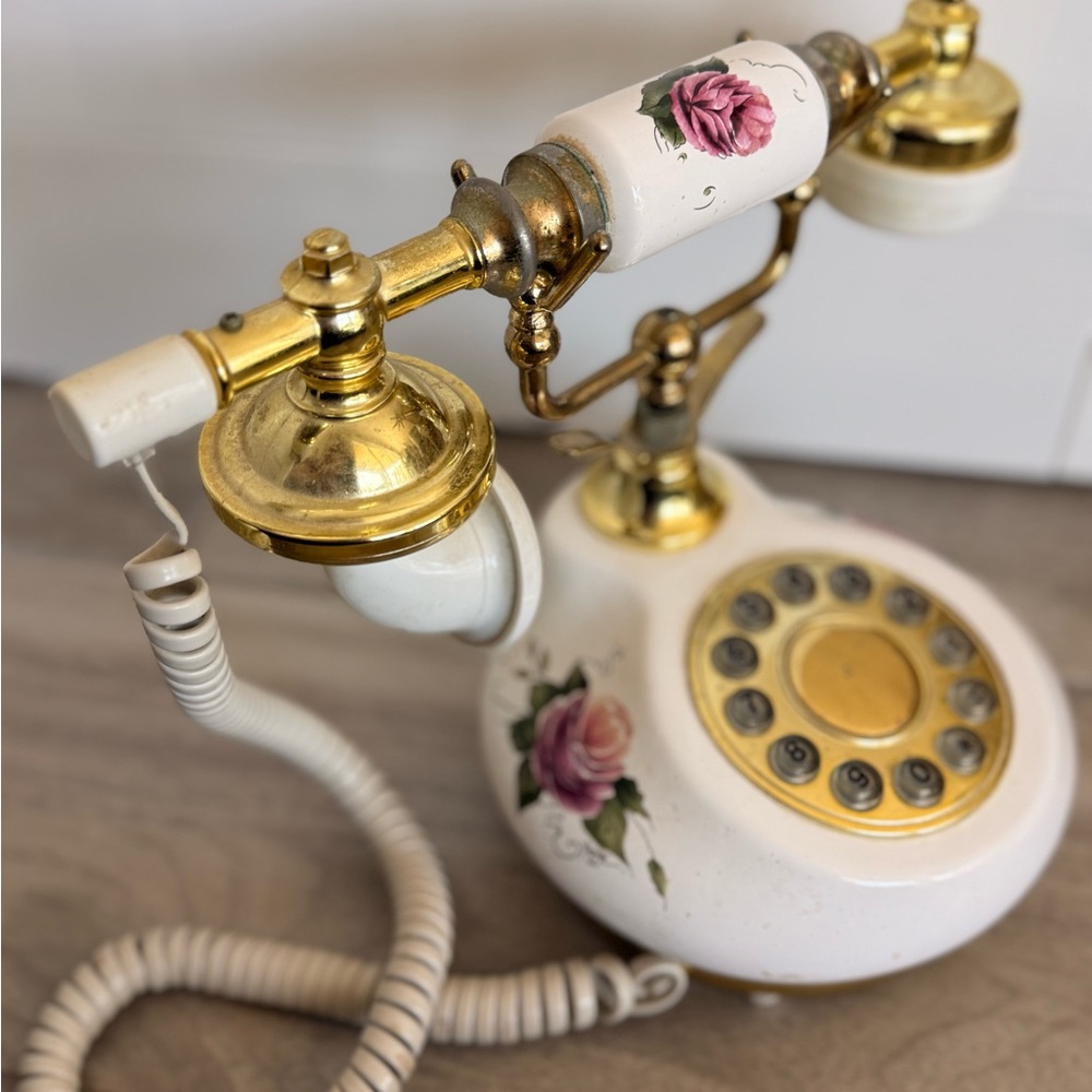 Elegant Floral Rotary Phone with Gold Details - Picture 2 of 6